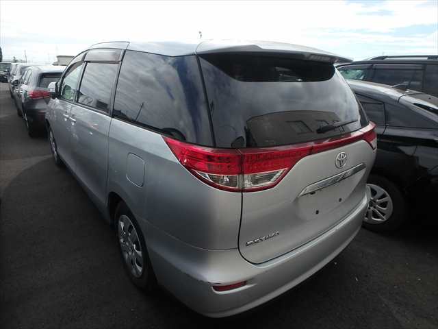 013 Toyota Estima X