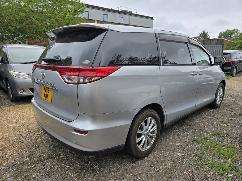 2013 Toyota Estima X