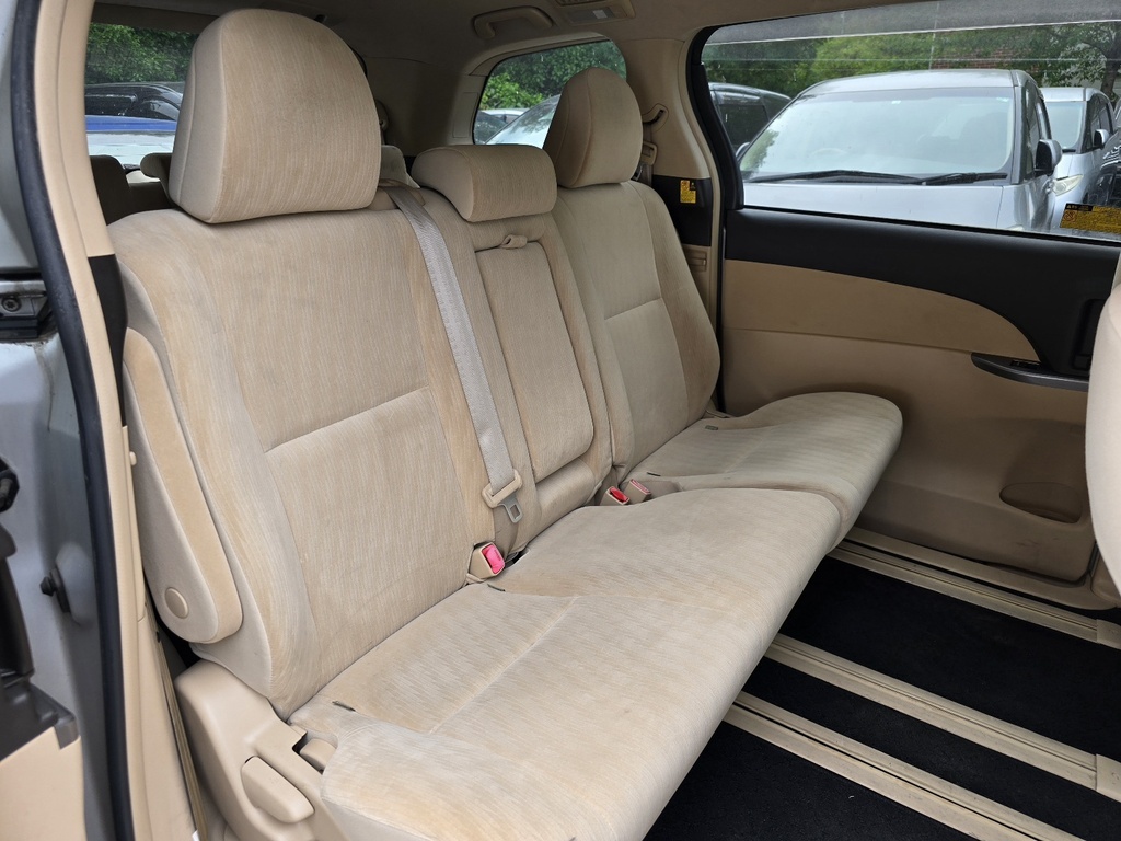 2013 Toyota Estima X