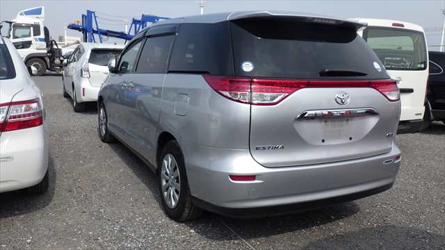 2011 Toyota Estima X