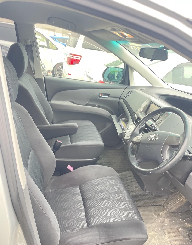 2011 Toyota Estima Aeras (Low mileage)